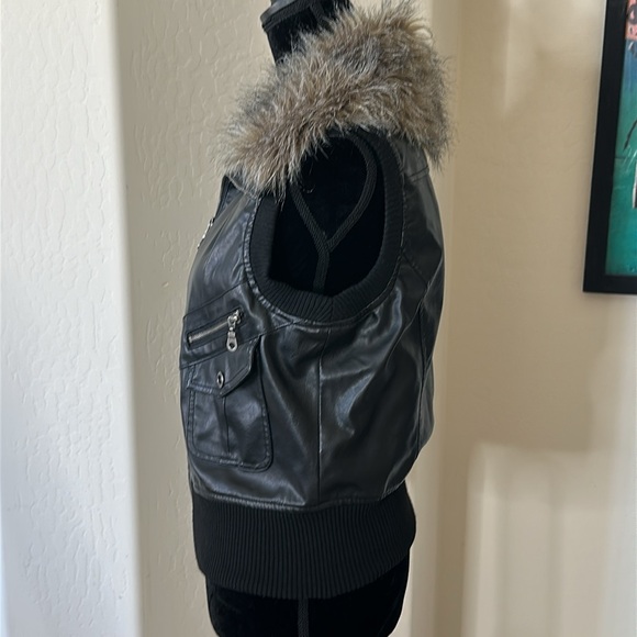 NWOT Neu Look Black Vegan Leather Bomber Vest With Faux Fur Collar Size L - Picture 6 of 13